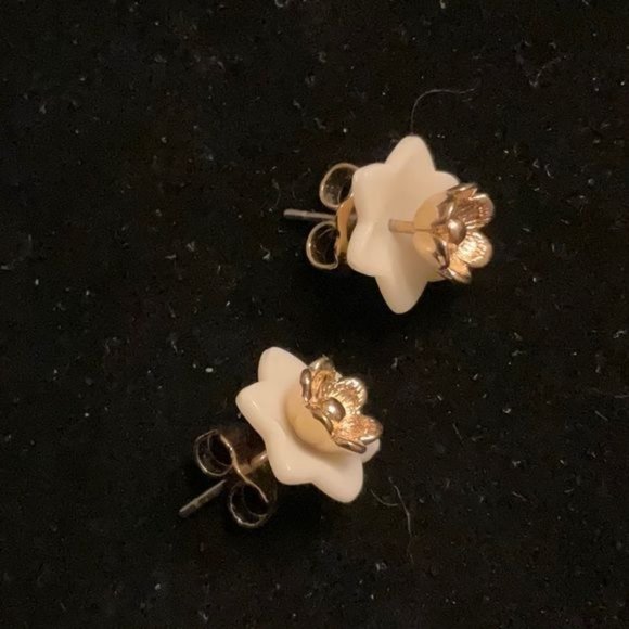 Vintage Avon 1983 Convertible Flower EARRINGS Box - Picture 3 of 3